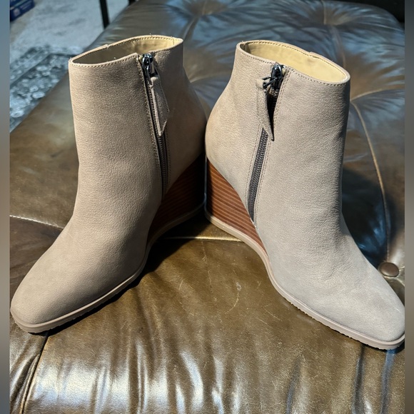 NYDJ
Joan Wedge Booties - Mink SIZE 6.5 - Picture 3 of 9